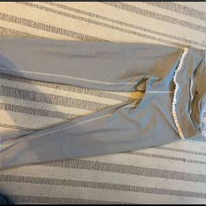 Women’s M Albion Fit striped leggings with ruffle